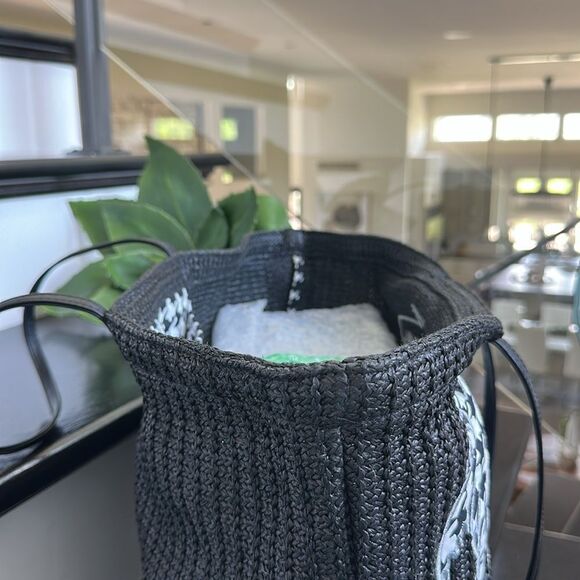 Vera Bradley, rare shoulder, tote, beach, palm tree, hounds, tooth, like new - Picture 12 of 13